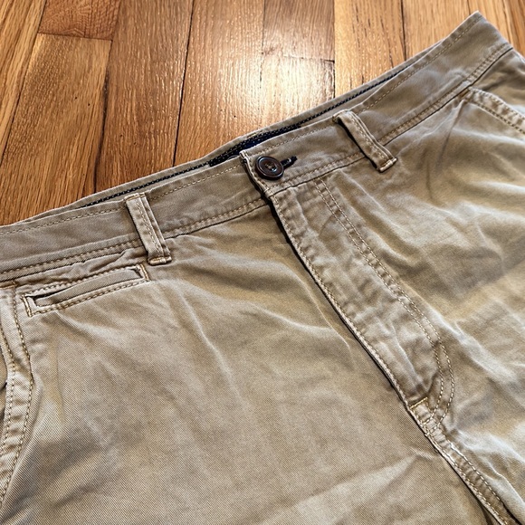 American Eagle Classic Distressed Shorts - Picture 3 of 13